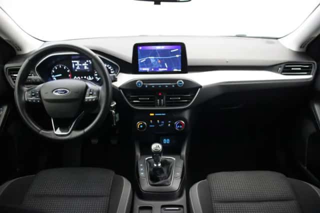 Ford Focus (2022) thumbnail 2