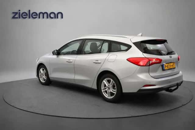 Ford Focus (2022) thumbnail 3