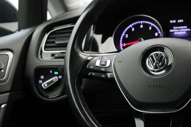 Volkswagen Golf (2016) thumbnail 6