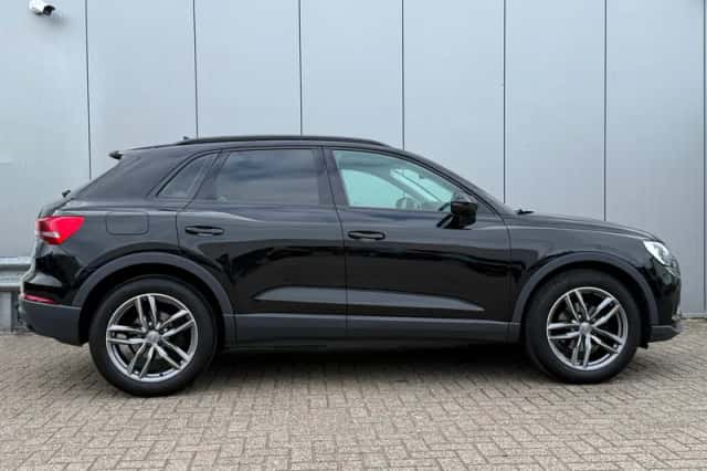 Audi Q3 (2019) thumbnail 3