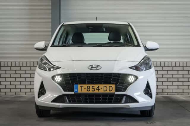 Hyundai i10 (2023) thumbnail 2