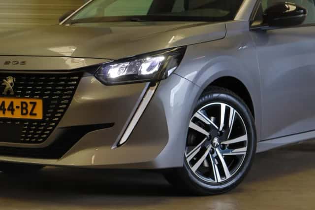 Peugeot 208 (2022) thumbnail 2