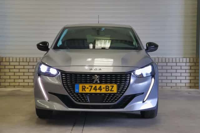 Peugeot 208 (2022) thumbnail 3
