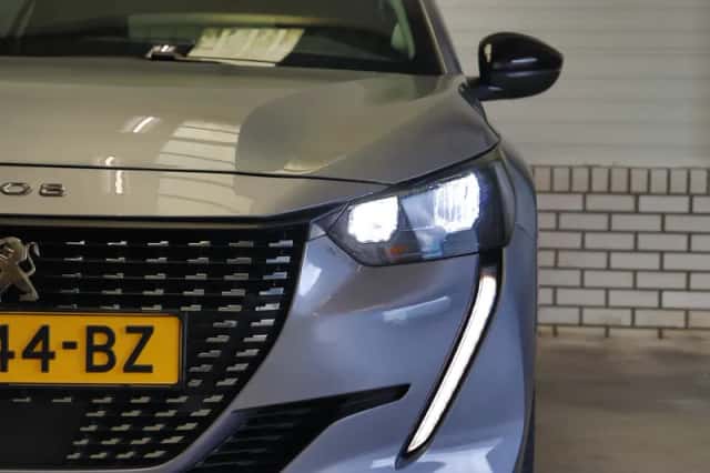 Peugeot 208 (2022) thumbnail 4