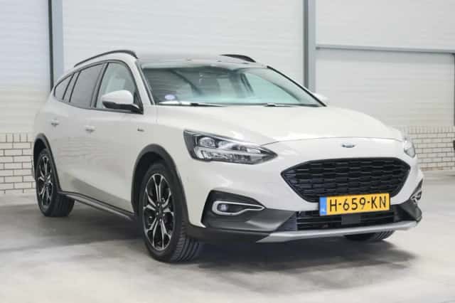 Ford Focus (2020) thumbnail 3