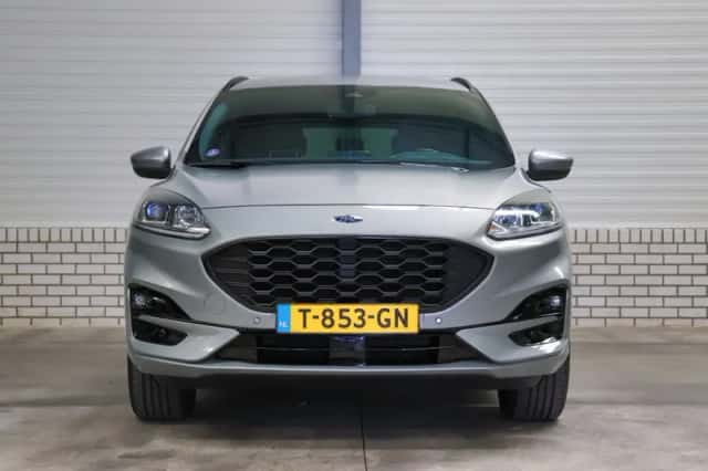 Ford Kuga (2023) thumbnail 2