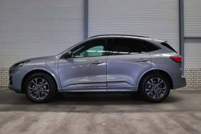 Ford Kuga (2023) thumbnail 4