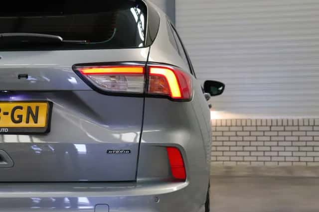 Ford Kuga (2023) thumbnail 6