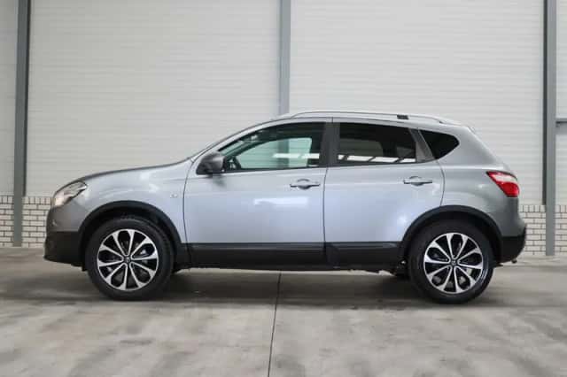 Nissan Qashqai (2011) thumbnail 3