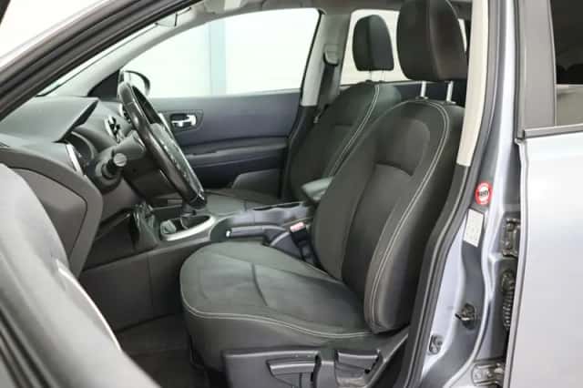 Nissan Qashqai (2011) thumbnail 4