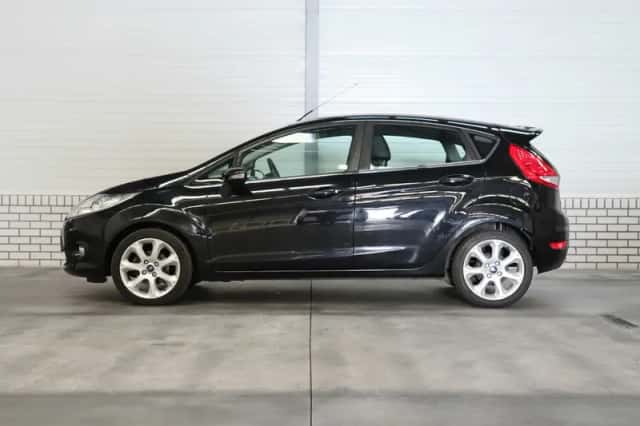 Ford Fiesta (2012) thumbnail 3
