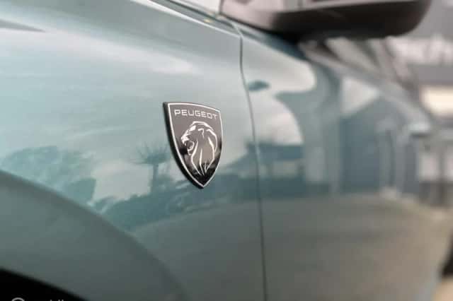 Peugeot 308 (2022) thumbnail 3