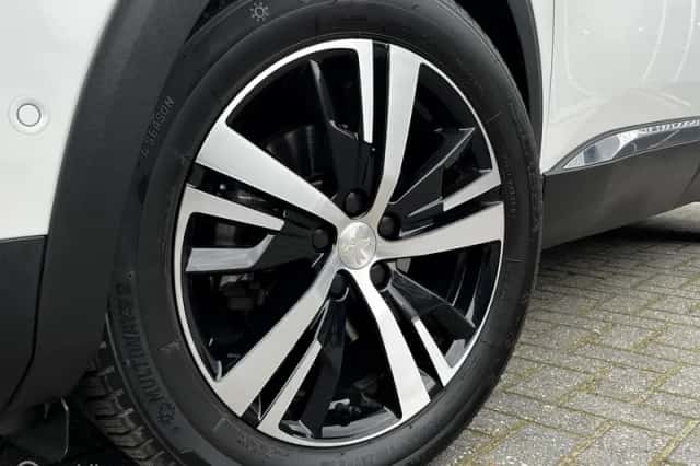 Peugeot 5008 (2021) thumbnail 4