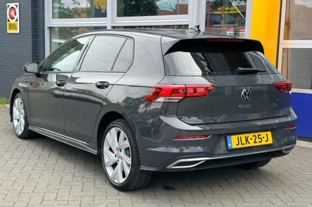 Volkswagen Golf (2021) thumbnail 2