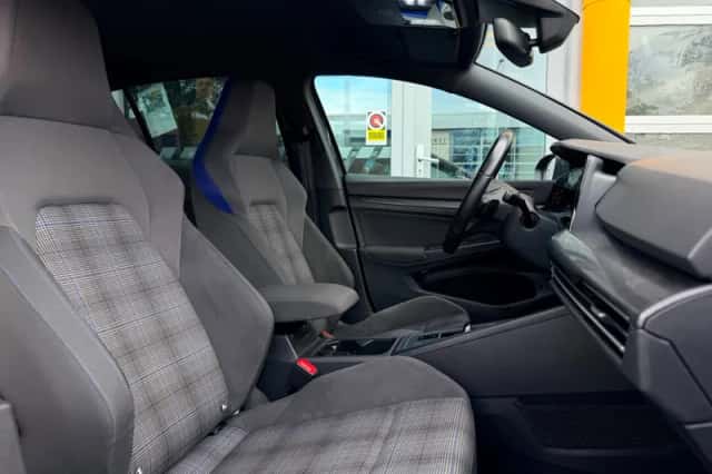 Volkswagen Golf (2021) thumbnail 5