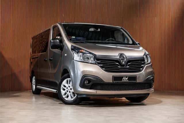 Renault Trafic (2015) thumbnail 3