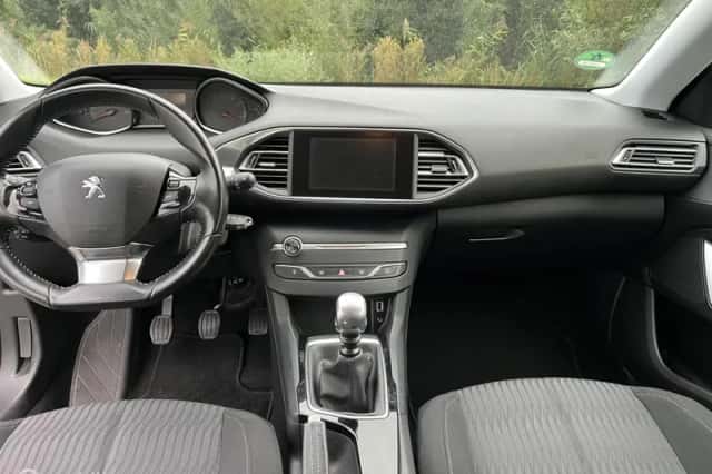 Peugeot 308 (2014) thumbnail 3