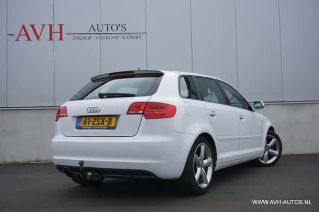 Audi A3 (2013) thumbnail 3