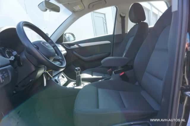 Audi Q3 (2015) thumbnail 6