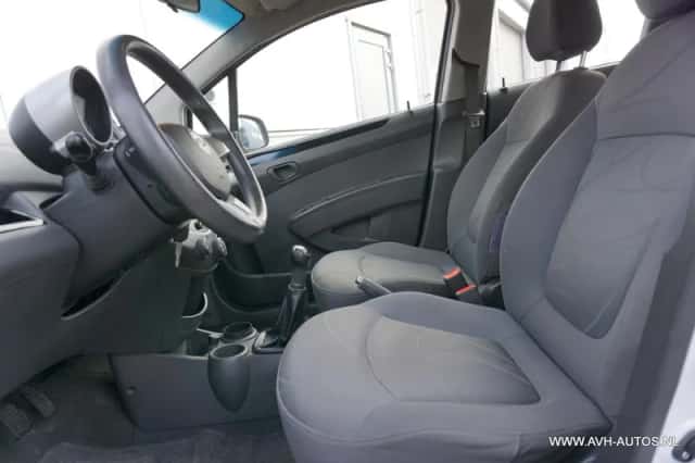 Chevrolet Spark (2011) thumbnail 6