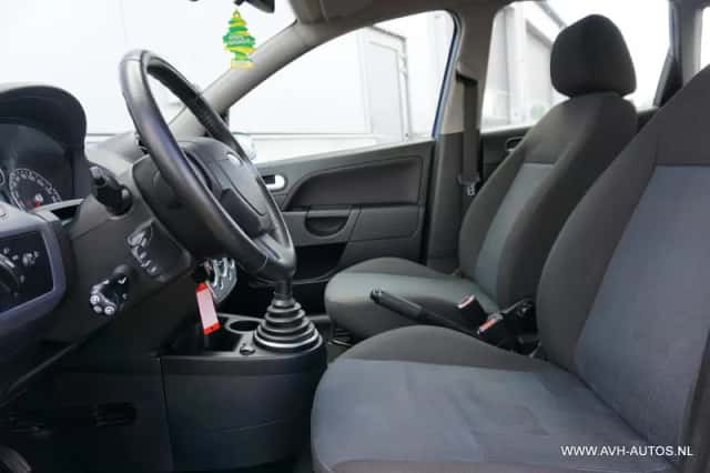 Ford Fiesta (2008) thumbnail 6