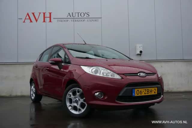 Ford Fiesta (2012) thumbnail 2