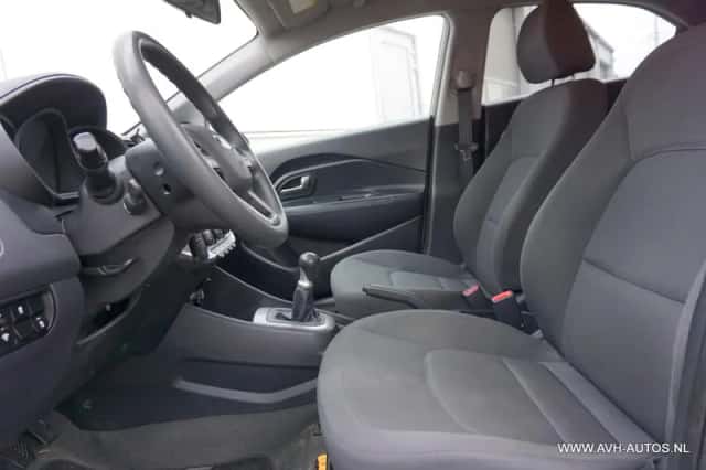 Kia Rio (2012) thumbnail 6
