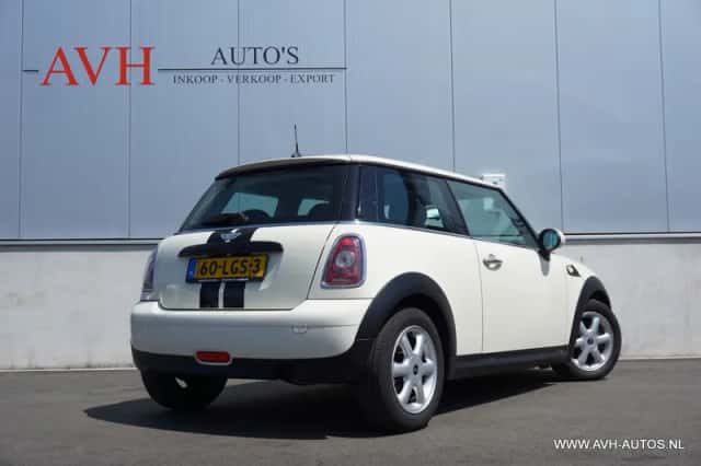 MINI One (2010) thumbnail 3