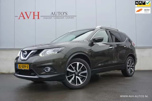 Nissan X-Trail (2016) thumbnail 1