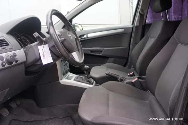 Opel Astra (2009) thumbnail 6