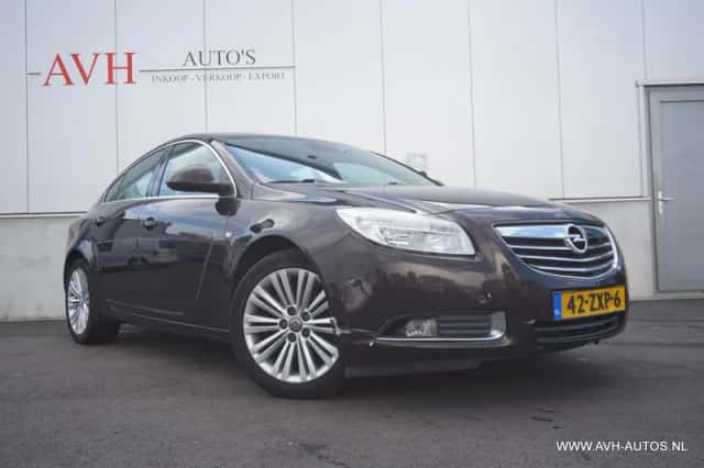 Opel Insignia (2013) thumbnail 2