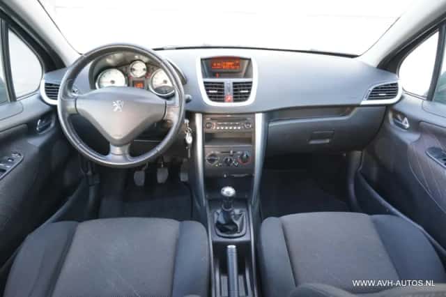 Peugeot 207 (2008) thumbnail 5