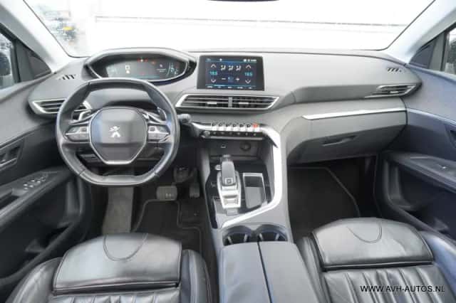 Peugeot 3008 (2018) thumbnail 5
