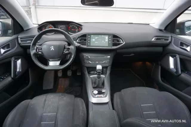 Peugeot 308 (2013) thumbnail 5
