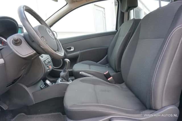 Renault Clio (2009) thumbnail 6