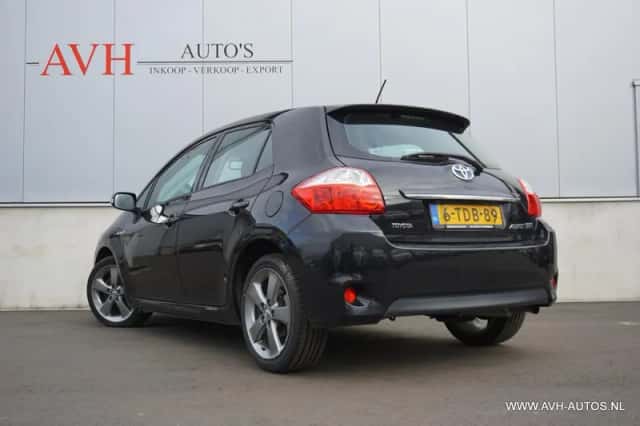 Toyota Auris (2014) thumbnail 4