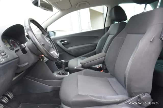 Volkswagen Polo (2011) thumbnail 6