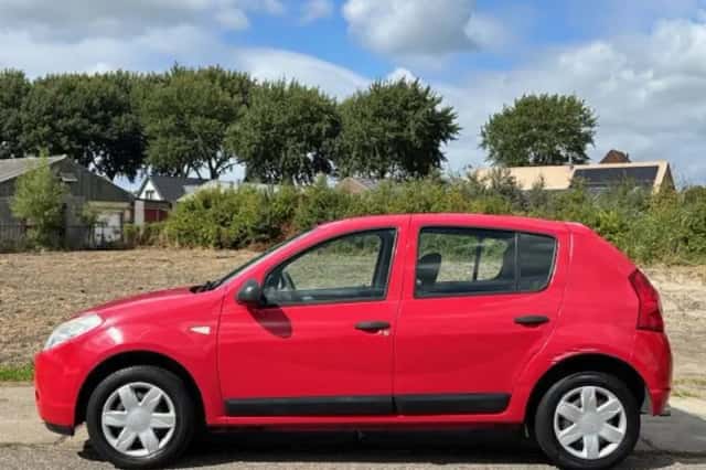 Dacia Sandero (2010) thumbnail 2