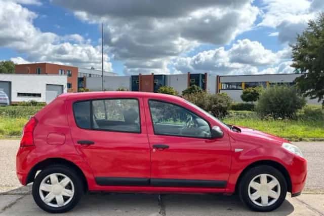 Dacia Sandero (2010) thumbnail 5