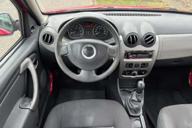 Dacia Sandero (2010) thumbnail 6