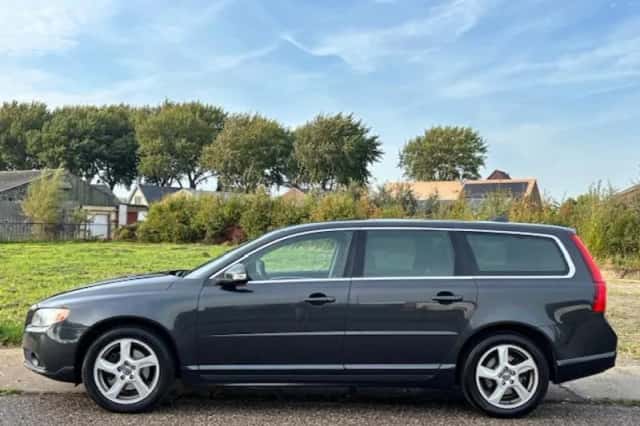 Volvo V70 (2011) thumbnail 3
