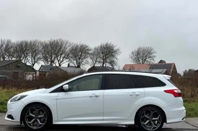 Ford Focus (2012) thumbnail 2