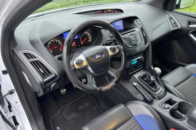 Ford Focus (2012) thumbnail 3