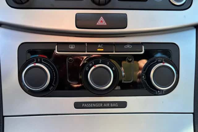 Volkswagen Passat (2012) thumbnail 4