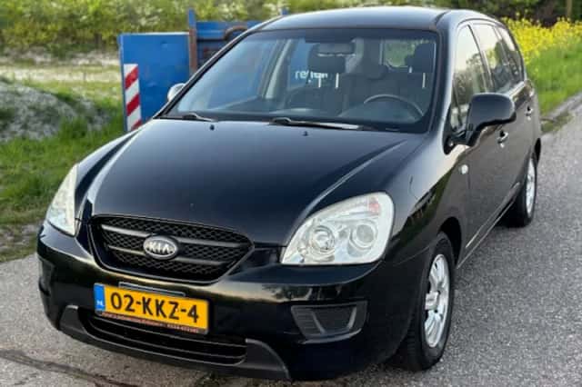 Kia Carens (2010) thumbnail 1