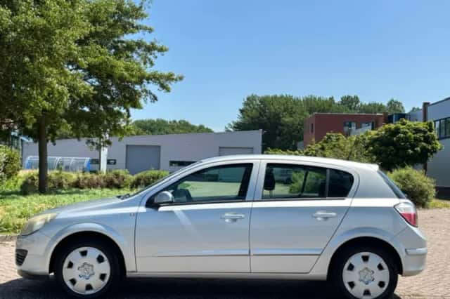 Opel Astra (2006) thumbnail 2