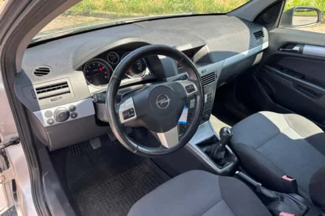 Opel Astra (2006) thumbnail 3
