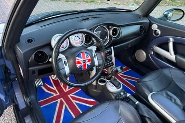 MINI Cabrio (2007) thumbnail 3