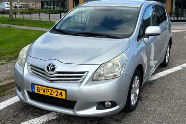 Toyota Verso (2011) thumbnail 1