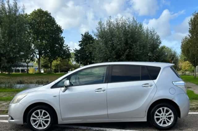 Toyota Verso (2011) thumbnail 2